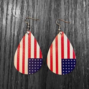 🇺🇸American Flag Silver Hook PU Leather Lightweight Hanging Earrings!